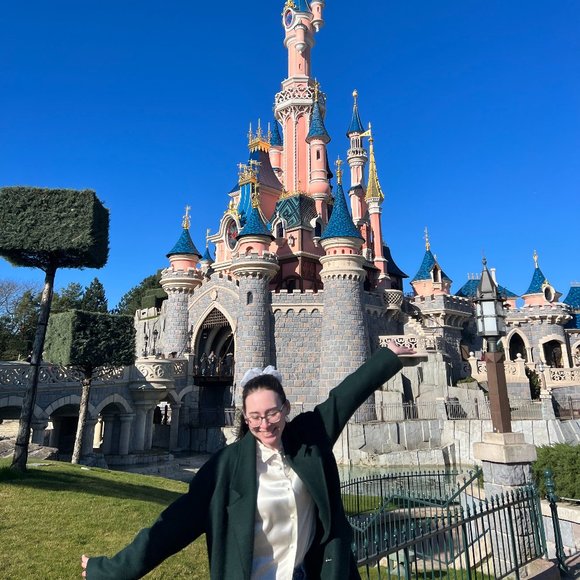 Meet your Posher, Tori - Picture 6 of 6